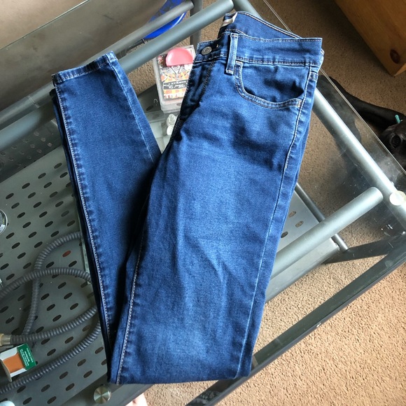 Levi Super Skinny Jeans - Picture 2 of 6